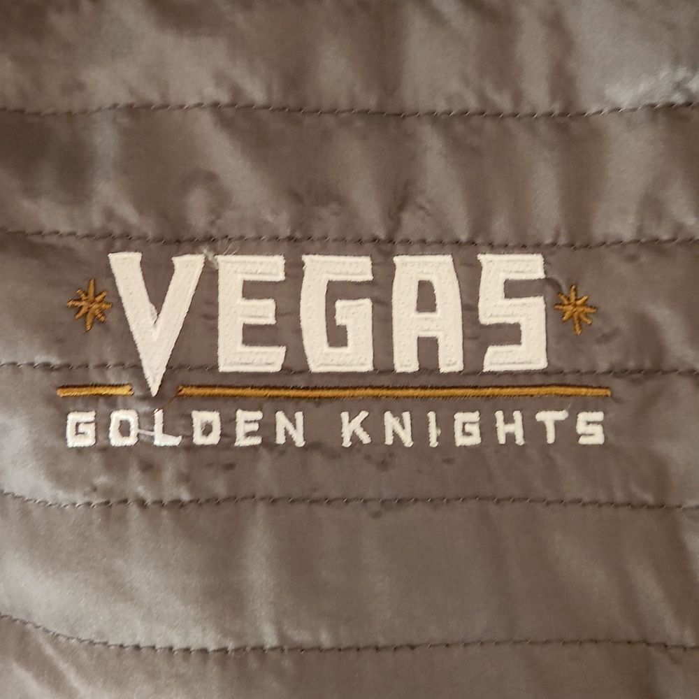 Light Gray Puffer Jacket with Quilted Design and Stand-Up Collar - Picture 5 of 5